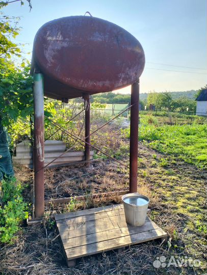 Продам металлическую емкость для дачи
