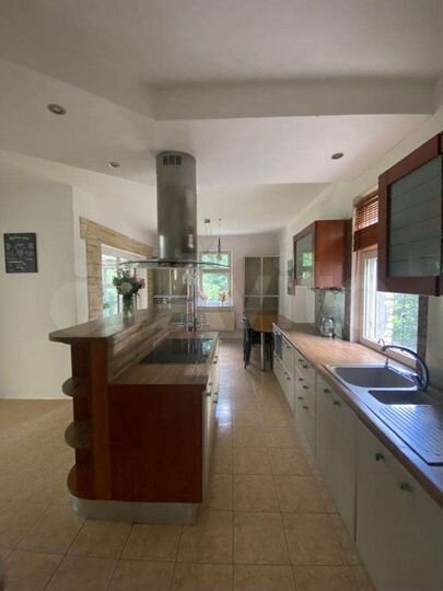 Коттедж 200 м² на участке 12 сот.