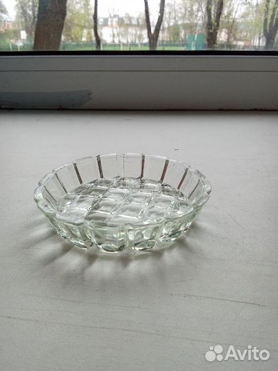 Два салатника одна икорница, цена за все