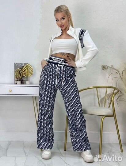 Костюм женский