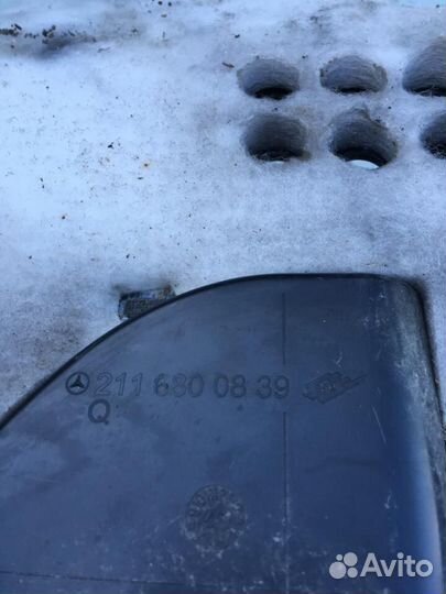 Накладка (кузов внутри) Мерседес Бенз 211 Е класс