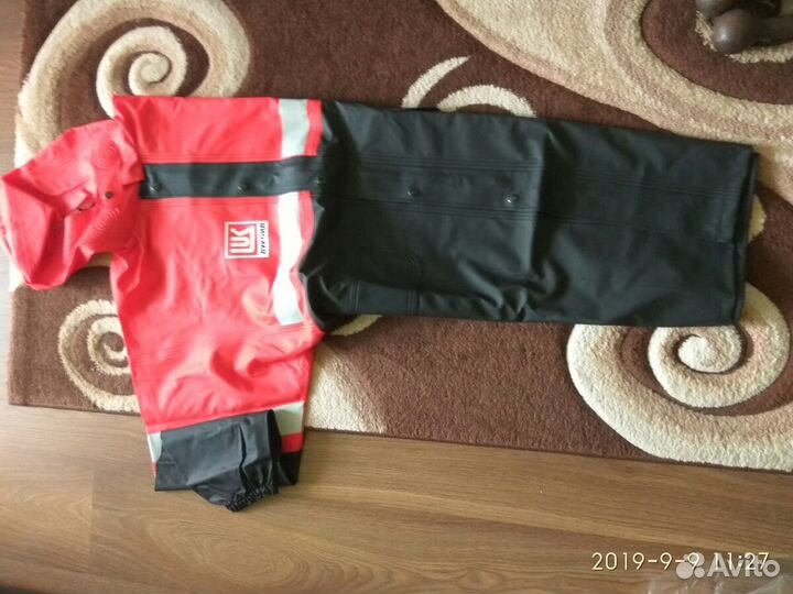 Плащ прорезиненый