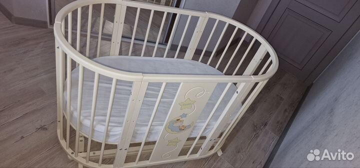Детская кроватка с продольным маятником