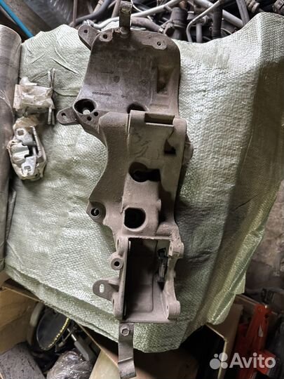Кронштейн генератора Рено Логан 1 2005-2014