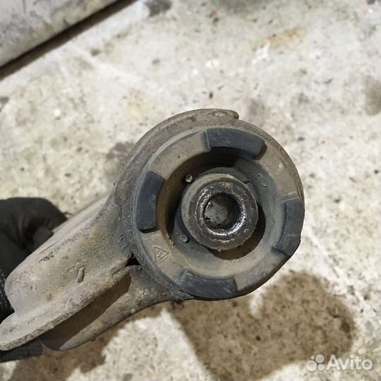 Рычаг левый Опель Вектра Б