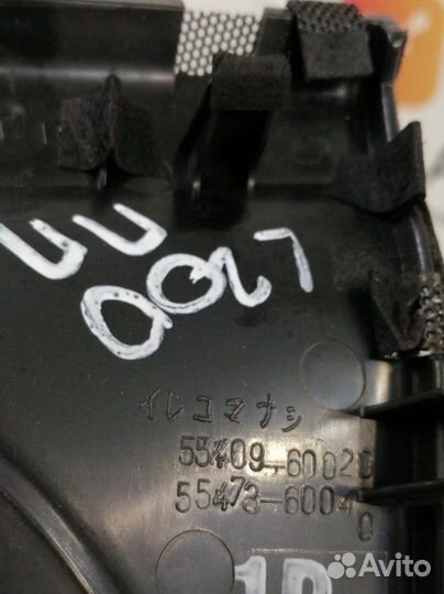 Крышка динамика на торпедо правая Toyota Land