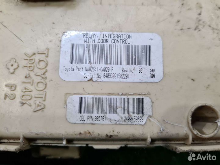 Блок предохранителей салонный Avensis 2 T250