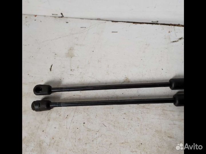 Амортизатор багажника L-R Mitsubishi Outlander XL