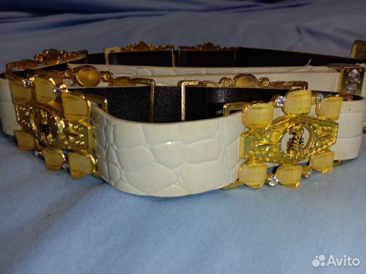 Пояс белый звеньевой со стразами Скарпион