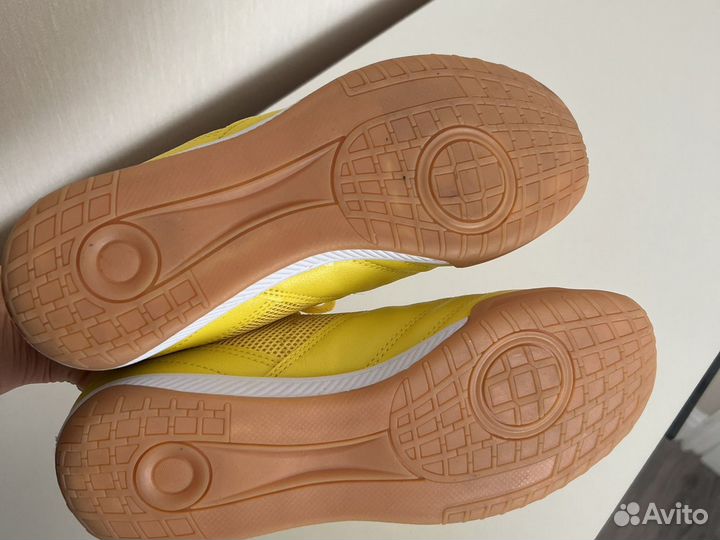 Кроссовки demix 40 футбольные для зала