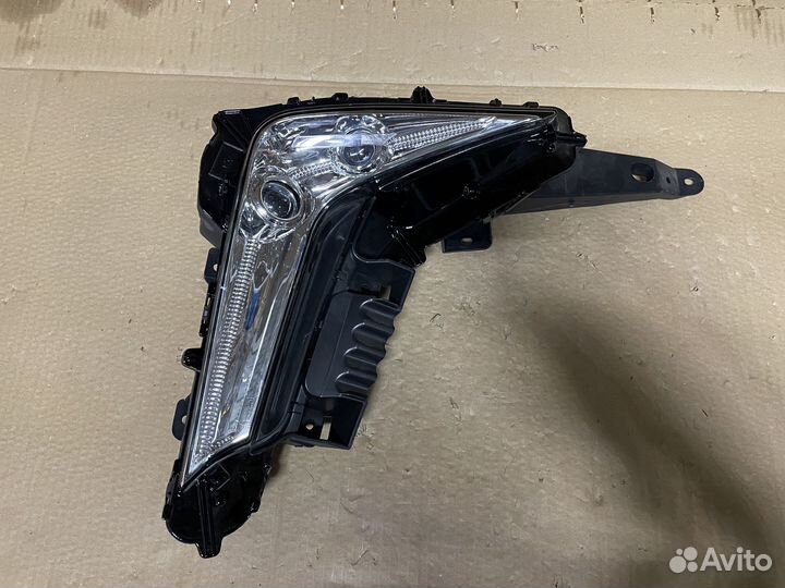 Правая фара Lexus LX 570