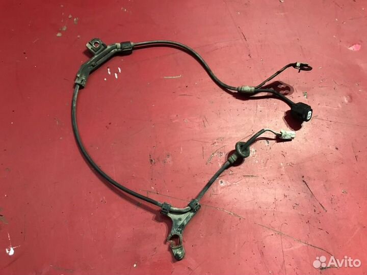 Датчик ABS задний левый Toyota Avensis Т250