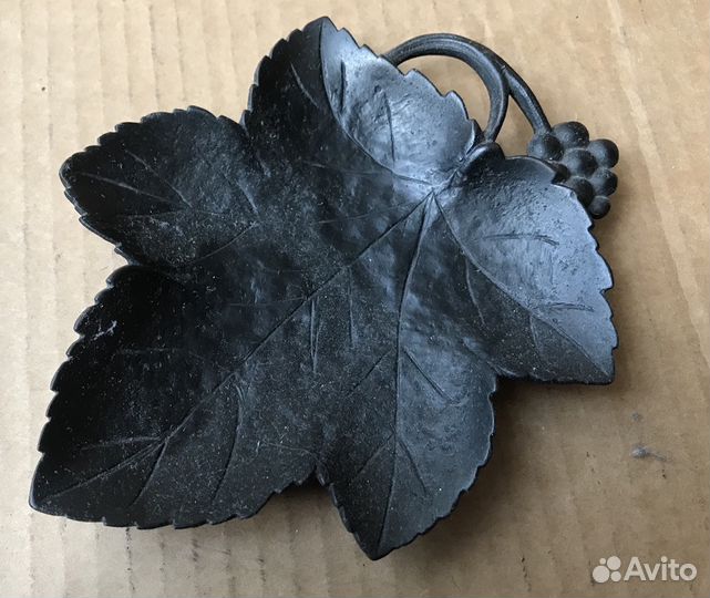 Старинная Пепельница тарелочка лист чугун литье