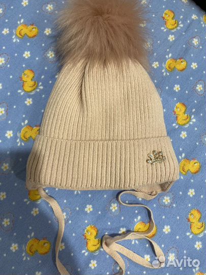 Шапки на девочку новые (зима)