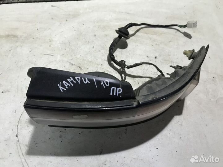 Фонарь наружный правый Toyota Camry 10