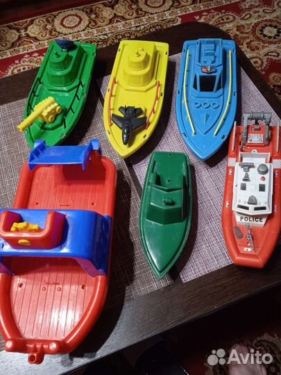 Пластмассовые катера, танки, самолёты пакетом