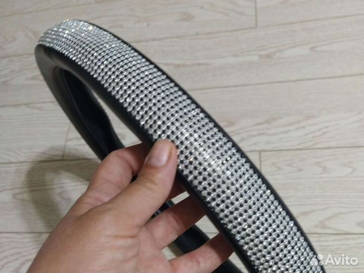 Оплётка на руль со стразами