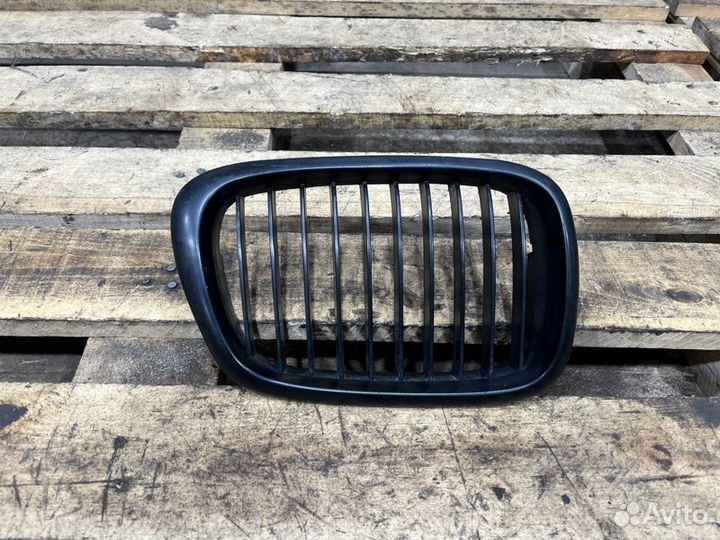 Решетка радиатора правая Bmw 1 E87 N46B20 2004