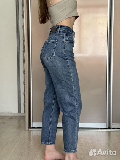 Джинсы mom