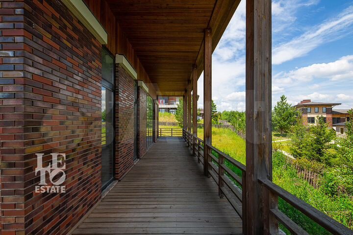 Дом 498 м² на участке 20,7 сот.