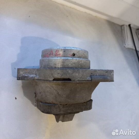 Подушка двигателя левая Land Rover Range Rover