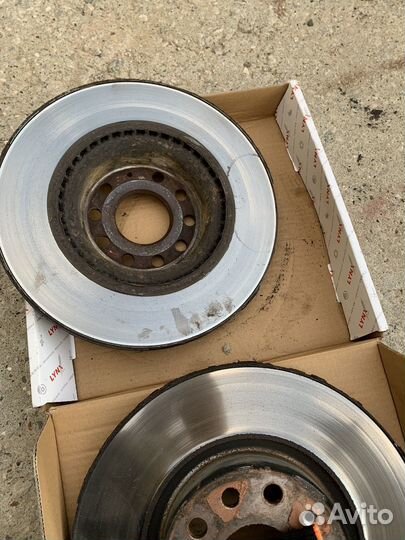 Передние тормознве диски vag JZW698302CG