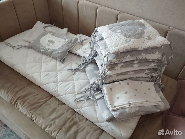 Матрас и бортики в детскую кроватку