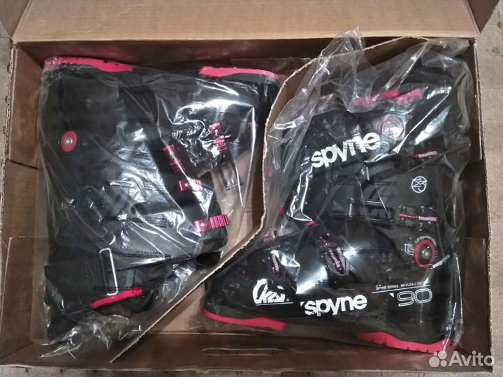 Новые горнолыжные ботинки + шлем + очки