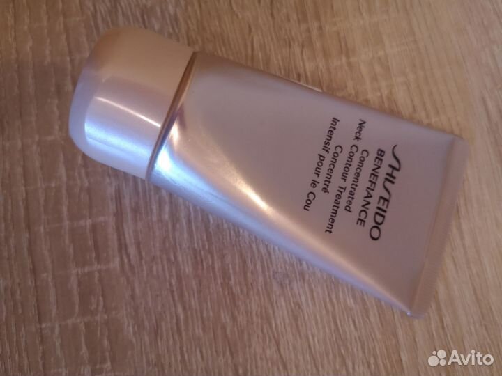 Крем для шеи и декольте shiseido новый