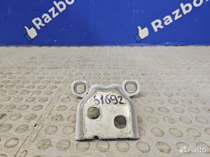 Петля двери правая Renault Kaptur