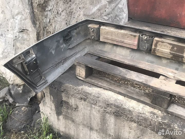 Бампер задний Мерседес 124