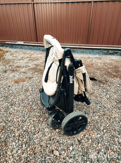 Прогулочная коляска joie