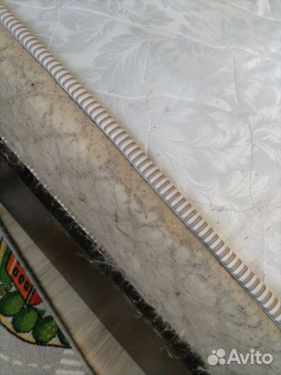 Кровать с матрасом