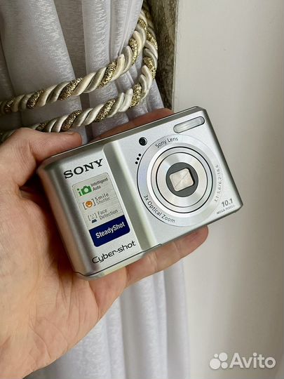 Компактный цифровой фотоаппарат