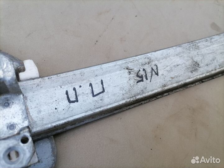 Стеклоподъемник передний правый Nissan Almera N15