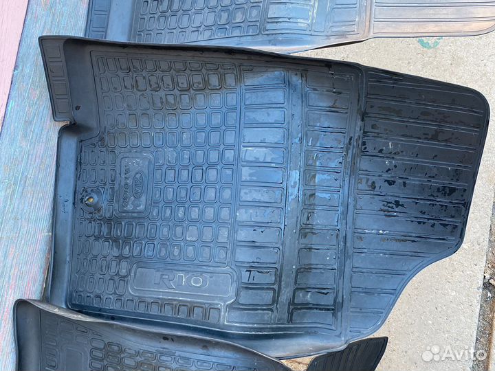 Автомобильные коврики резиновые