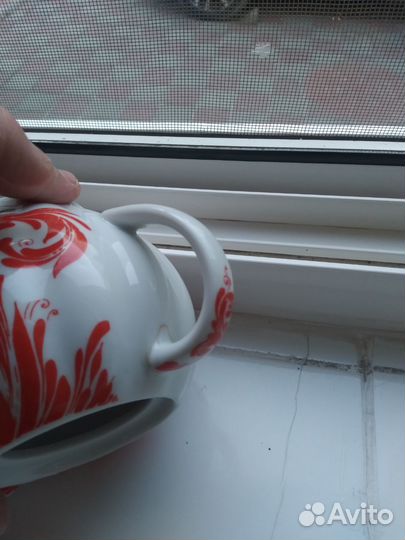 Заварочный чайник и сахарница