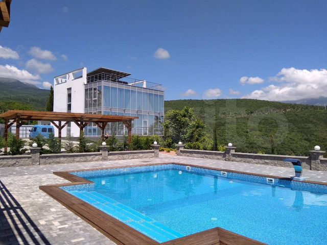 Коттедж 250 м² на участке 25 сот.