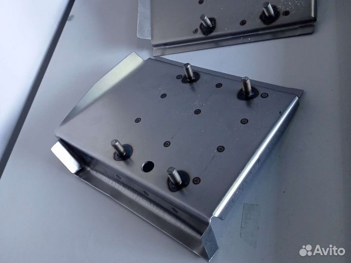 Площадка крепления реактивной тяги LADA Niva 2121