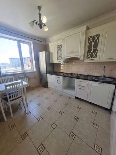 2-к. квартира, 75 м², 4/10 эт.