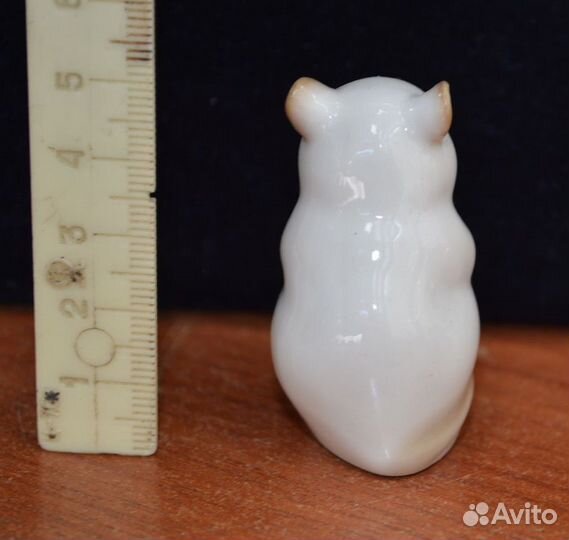 Мини фарфоровая статуэтка- белый хомяк.лфз