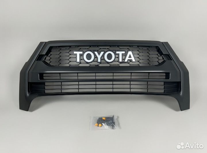 Решетка радиатора Toyota Hilux Черная GR