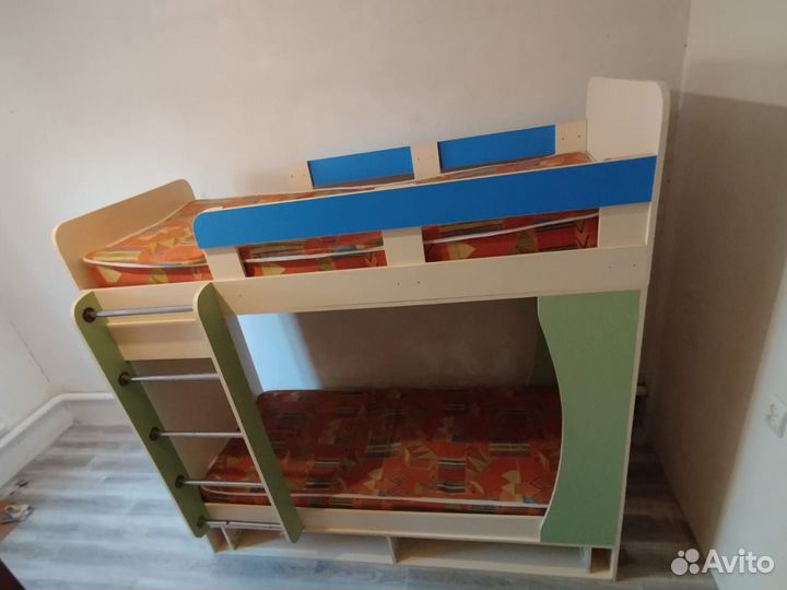 Двухъярусная кровать бу с матрасами