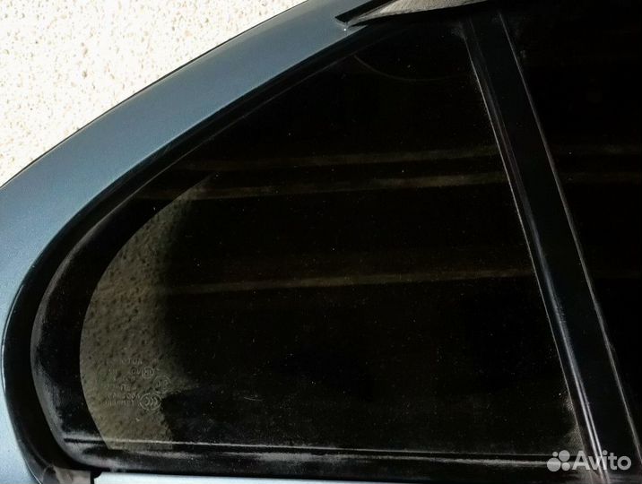 Стекло двери задней правой (форточка) Mitsubishi