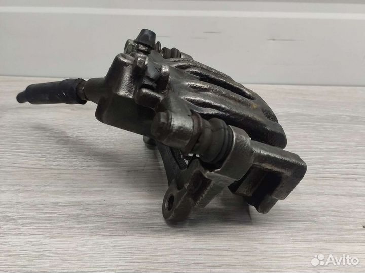 Суппорт задний правый Mercedes vito w639