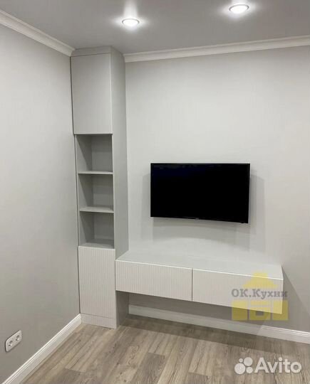 Книжный шкаф