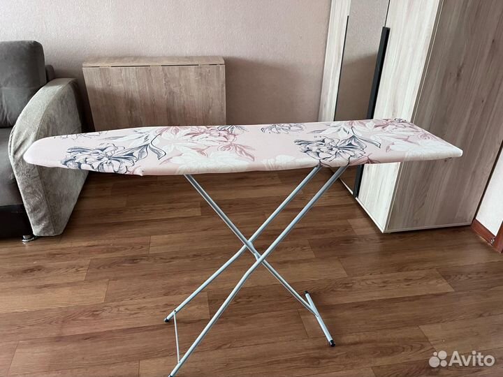Гладильная доска и утюг новая