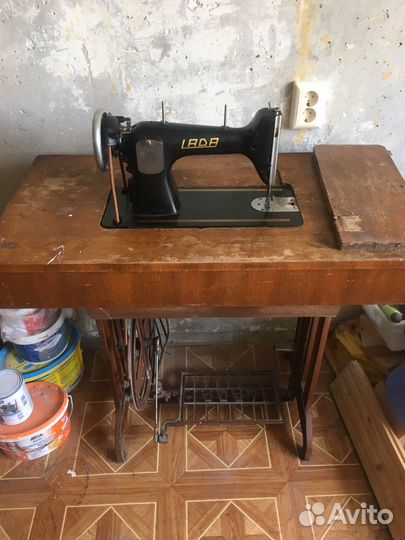 Швейная машина Kohler в тумбе