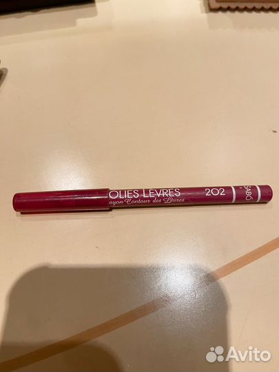 Vivienne sabo карандаш 202