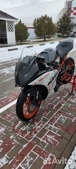 Мотоцикл KTM RC390